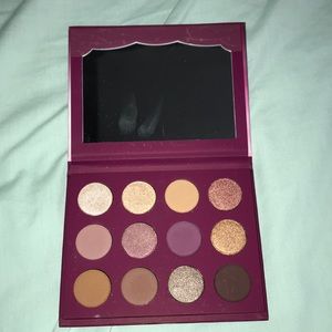 NEVER USED eyeshadow pallet